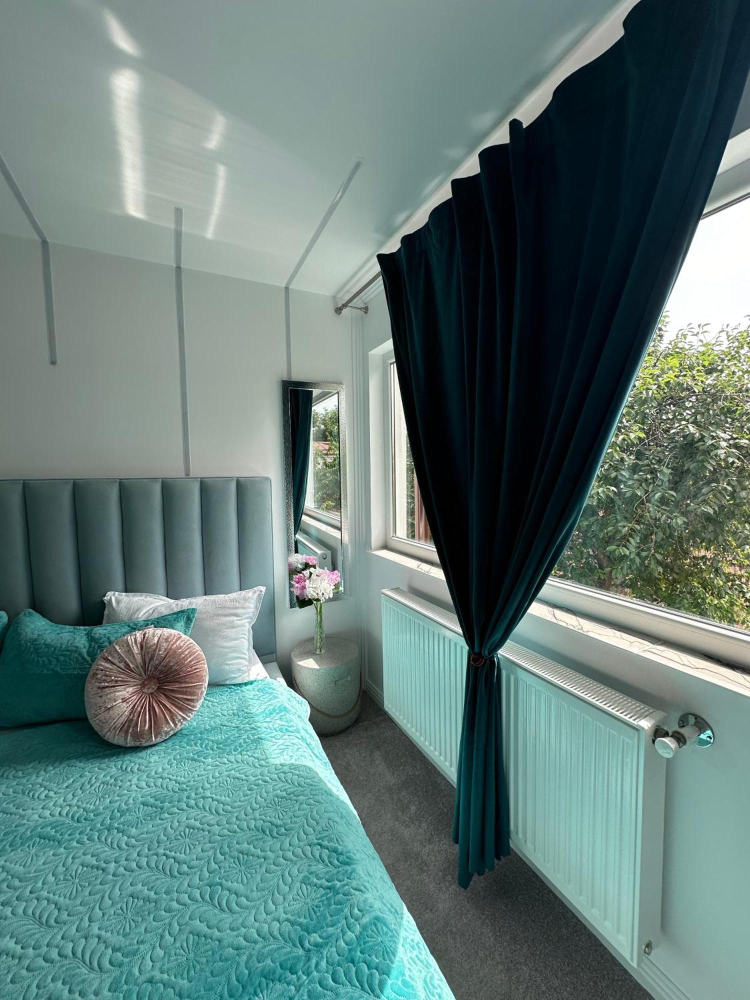 Elegant Escape Central Studio Craiova Extérieur photo