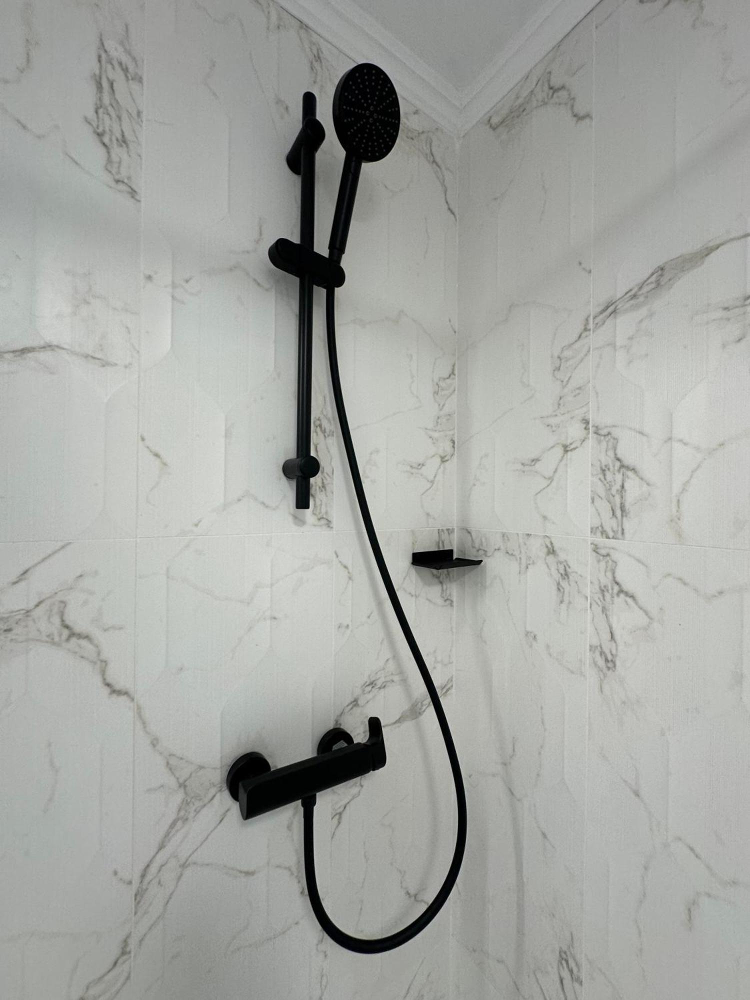 Elegant Escape Central Studio Craiova Extérieur photo