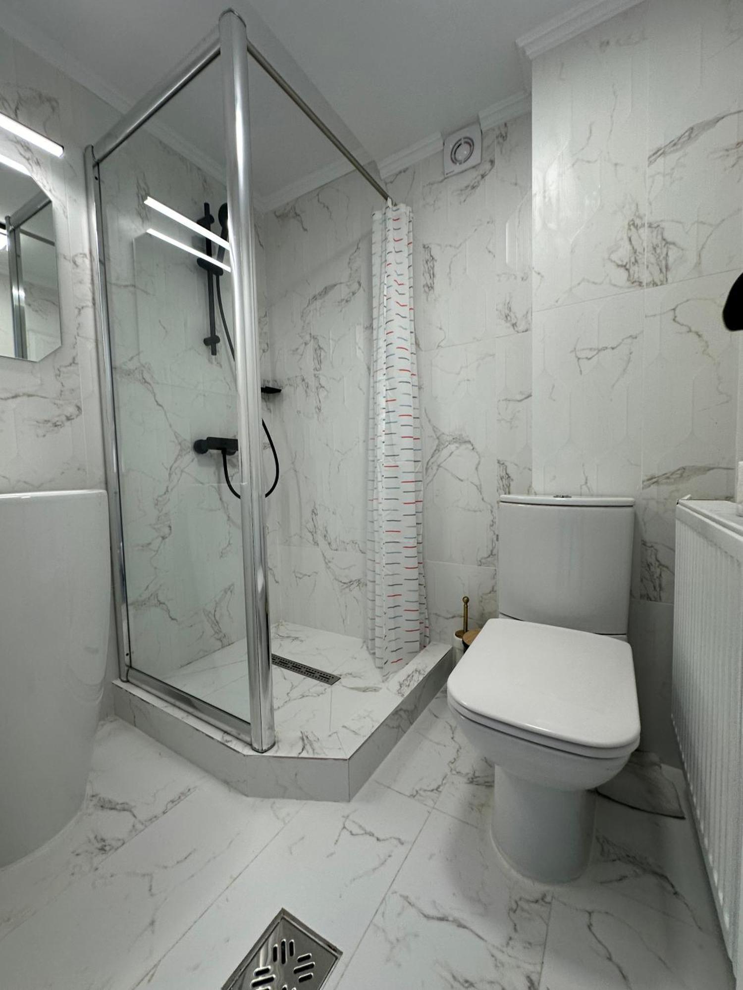 Elegant Escape Central Studio Craiova Extérieur photo