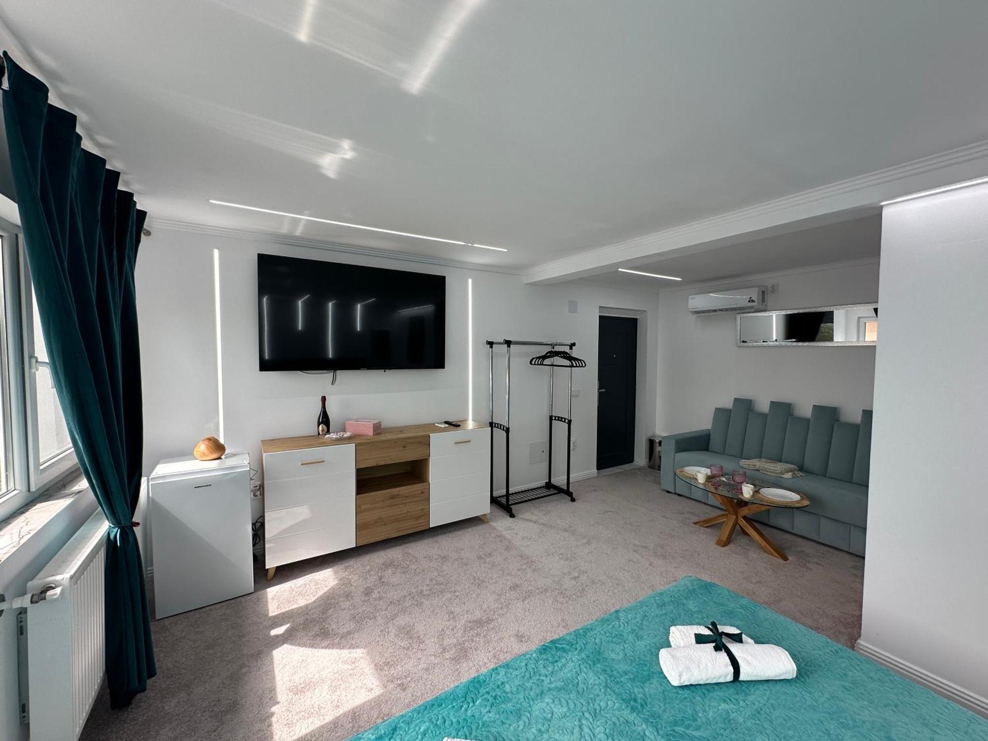 Elegant Escape Central Studio Craiova Extérieur photo