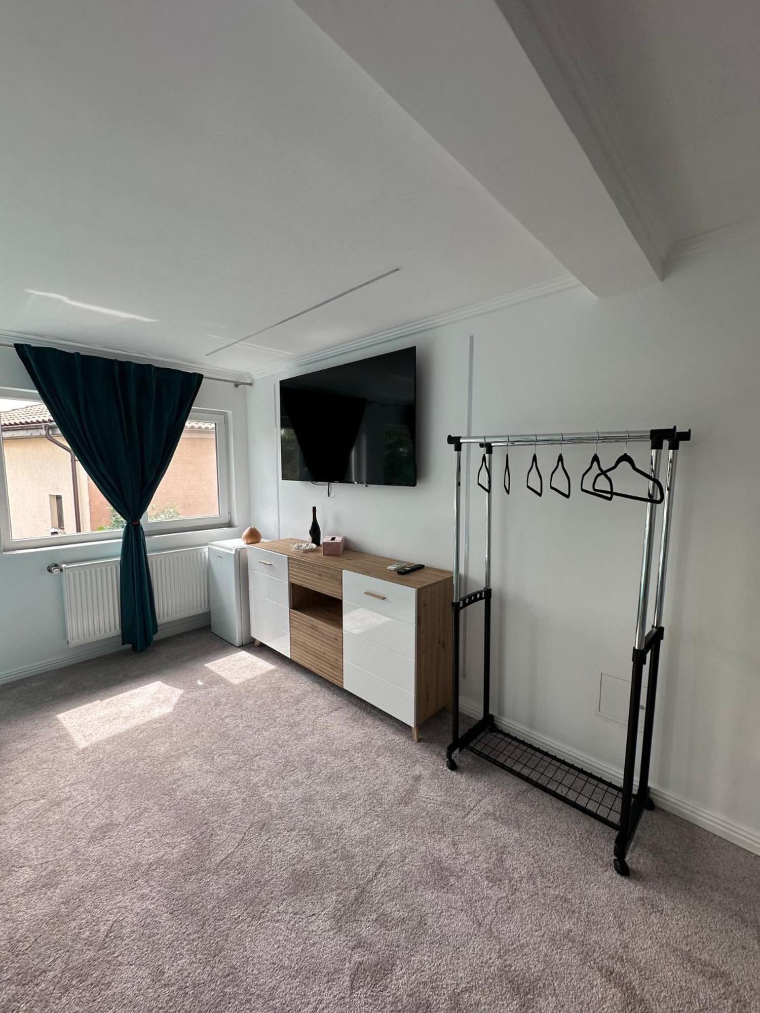 Elegant Escape Central Studio Craiova Extérieur photo
