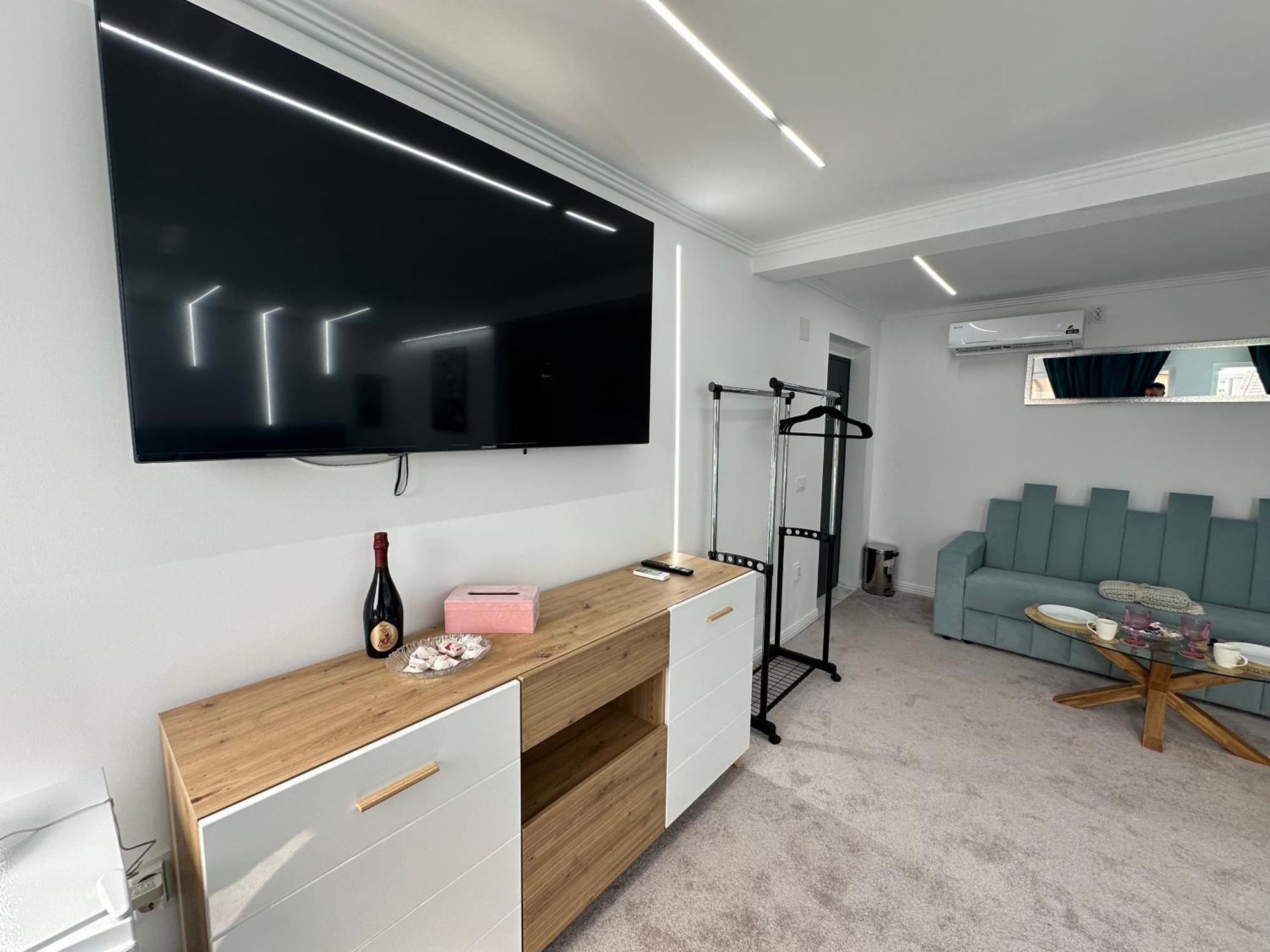 Elegant Escape Central Studio Craiova Extérieur photo