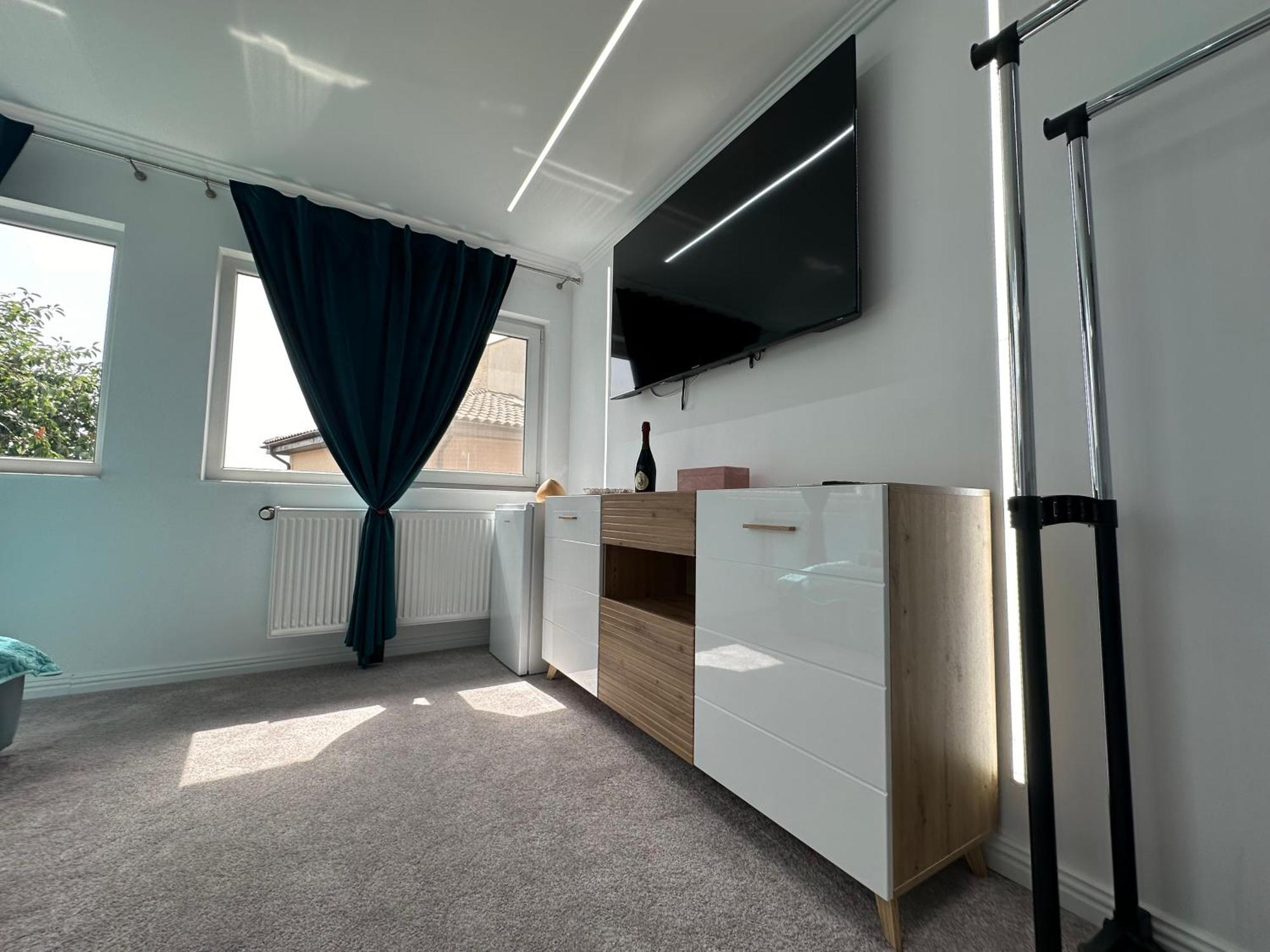 Elegant Escape Central Studio Craiova Extérieur photo