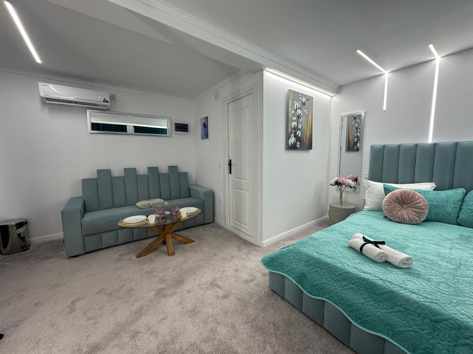 Elegant Escape Central Studio Craiova Extérieur photo