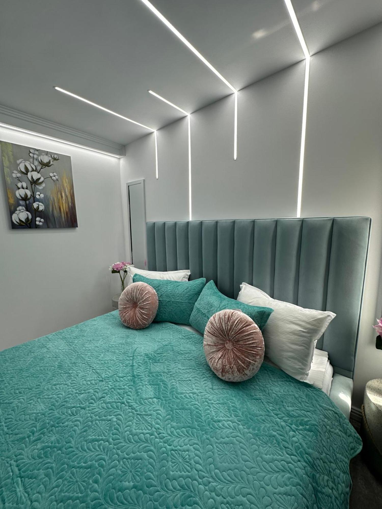Elegant Escape Central Studio Craiova Extérieur photo